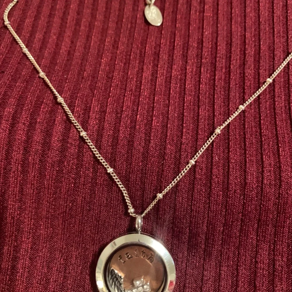 Origami Owl 🦉 Locket with Faith inspired Pendant w/ faith plate charms and chain - Picture 8 of 12